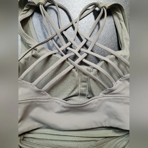 Lululemon Tied In Energy 2-in-1 Tank Top and Sport Bra - Size 4 - Picture 6 of 10